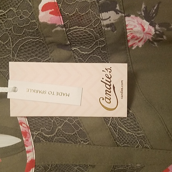 Women's Sleeveless Blouse - Picture 4 of 8